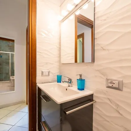 Vico Piazza Nuova 1 *